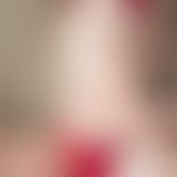 Heiße Blondine in s*xy rot