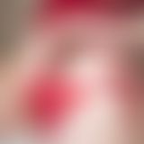 Heiße Blondine in s*xy rot