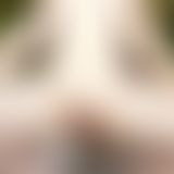 Nackter Waldspaziergang