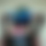 Lederhose und pinker Tanga