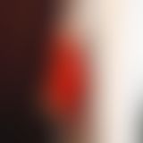 Rotes s*xy Kleid mit Hijab an