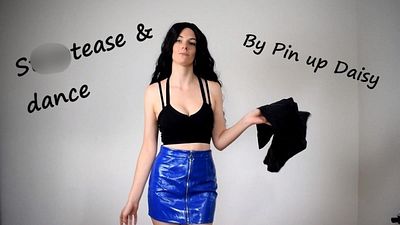 Striptease und Tanz zum Techno-Mix