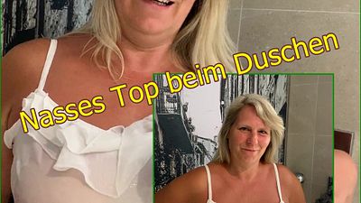 Nasses Top beim Duschen